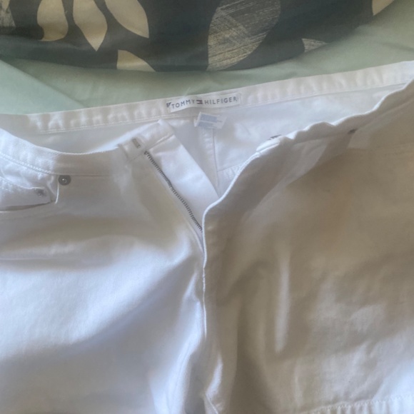 Tommy Hilfiger shorts - Picture 2 of 2